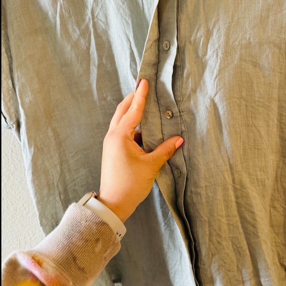 Carly Jean LA | Short Sleeve Button Down Blouse - Picture 8 of 8